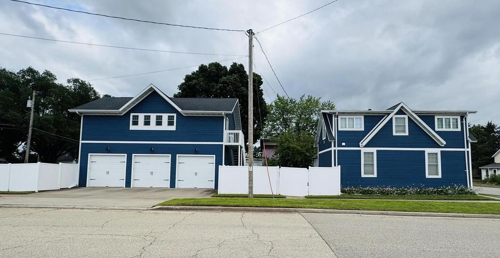 Photo of 400 S Marquette ROAD, Prairie Du Chien, WI 53821 (MLS # 2013647)