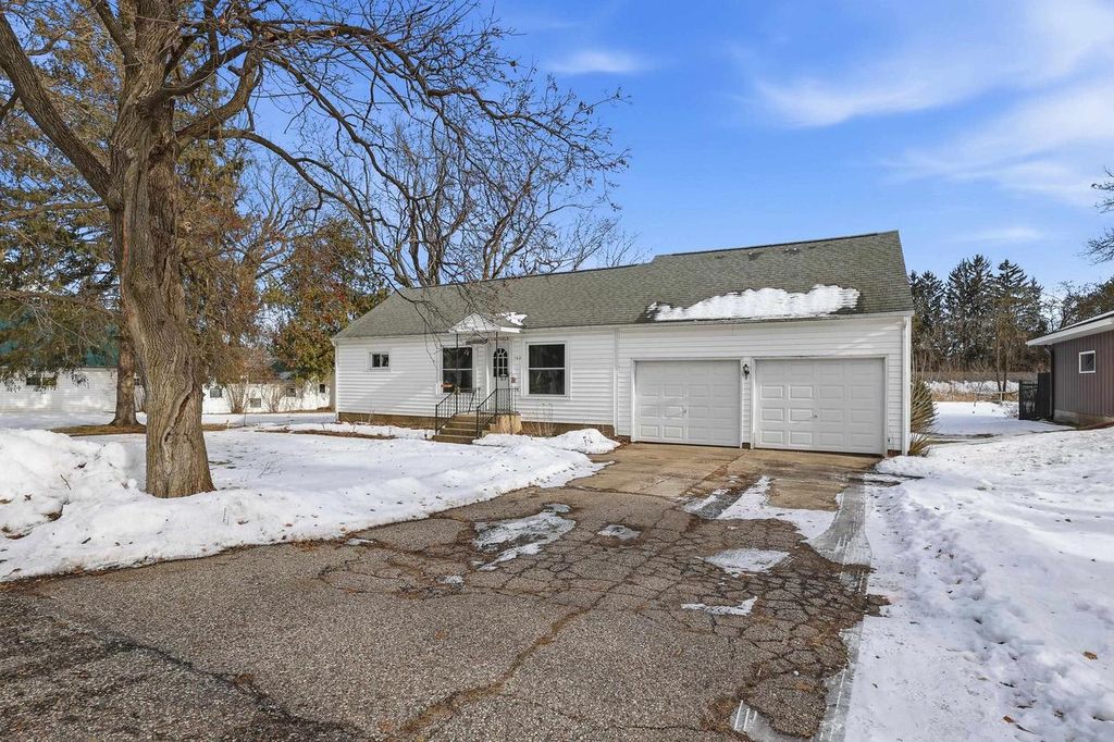 Photo of 162 Grant STREET, Amherst, WI 54406 (MLS # 22600181)