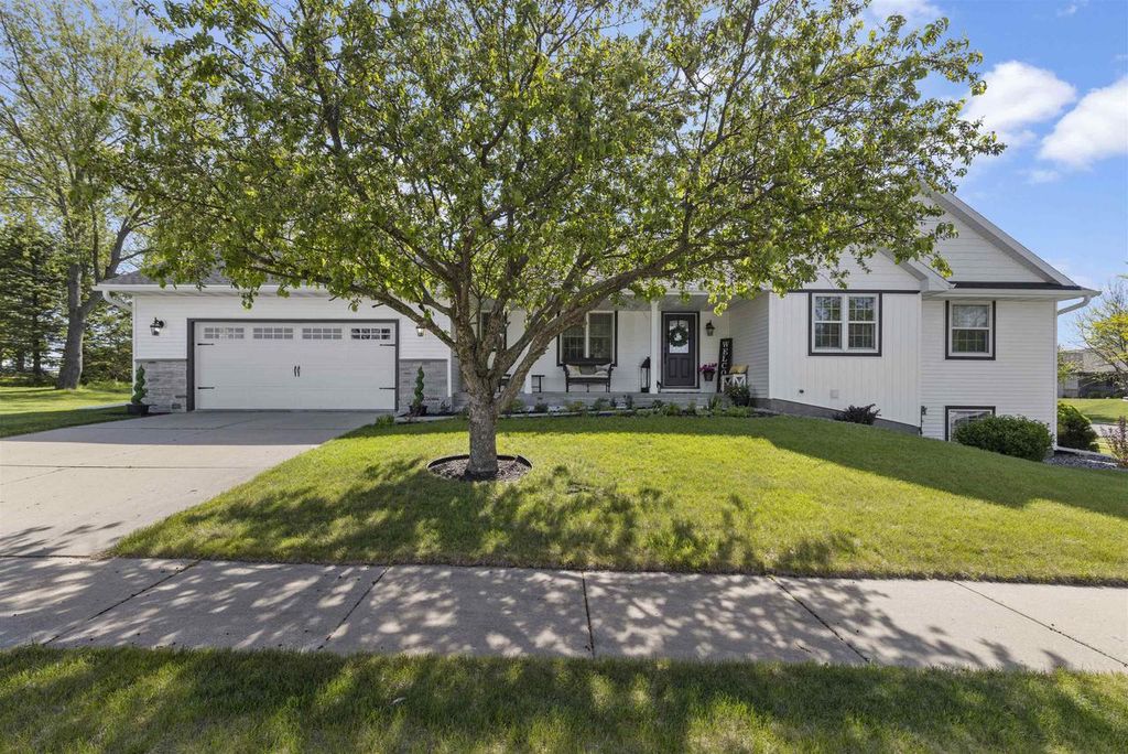 Photo of 226 6TH STREET, Evansville, WI 53536 (MLS # 2023795)