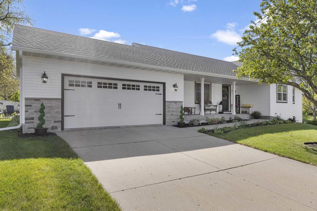 Photo of 226 6TH STREET, Evansville, WI 53536 (MLS # 2023795)