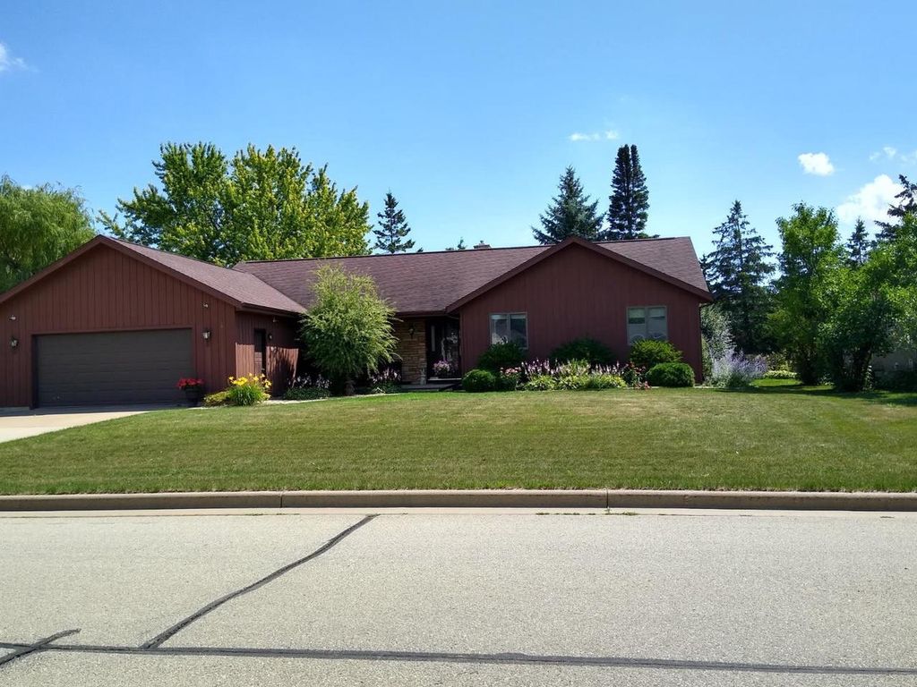 Photo of 4715 Periwinkle COURT, Appleton, WI 54914 (MLS # 50324403)
