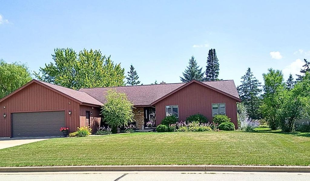 Photo of 4715 Periwinkle COURT, Appleton, WI 54914 (MLS # 50324403)