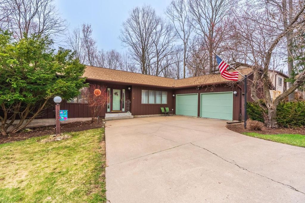 Photo of 3946 Hillside LANE, Wausau, WI 54403 (MLS # 22601581)