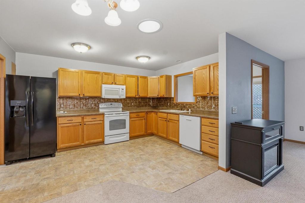Photo of 573 Kingswood AVENUE, Fond Du Lac, WI 54935 (MLS # 50324324)