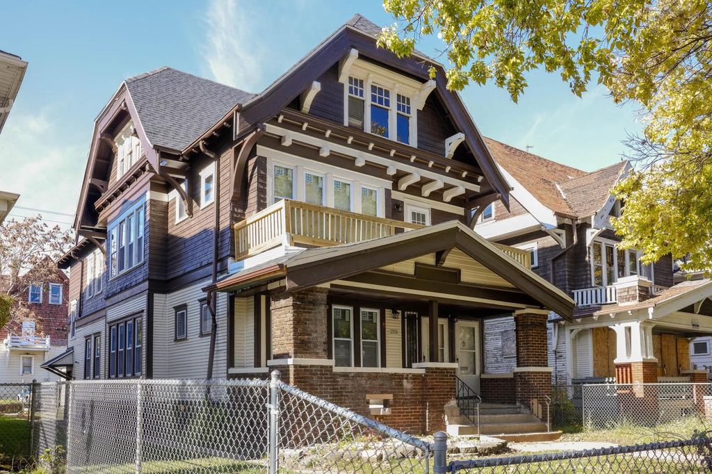 Photo of 2735 N 39th STREET #2737, Milwaukee, WI 53210 (MLS # 1943095)