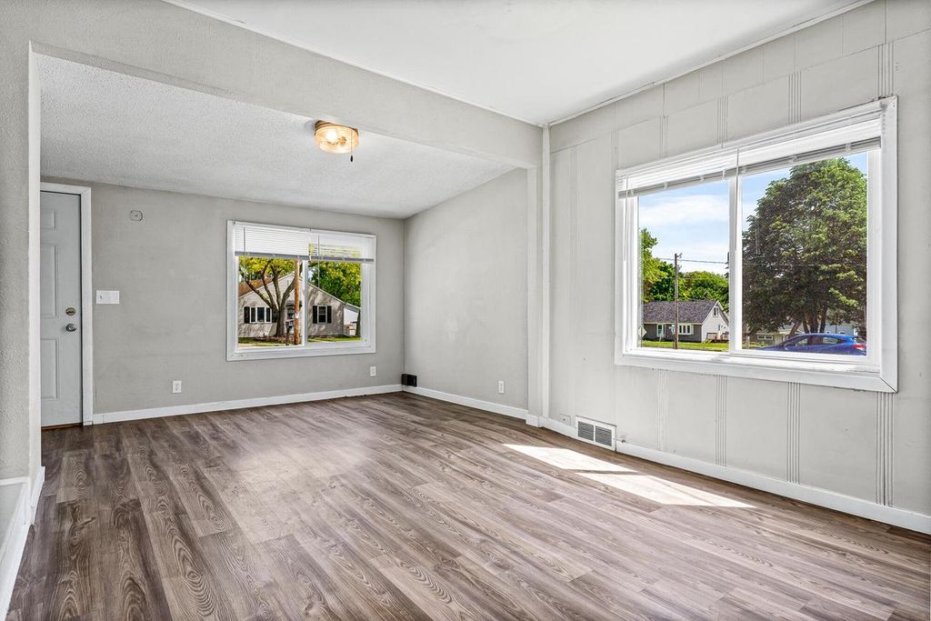 Photo of 313 8th AVENUE N AVENUE N, Onalaska, WI 54650 (MLS # 1963663)