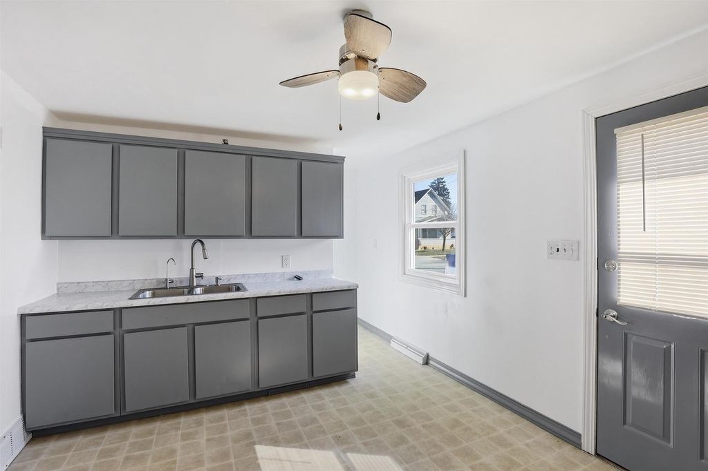 Photo of 1001 W Grant STREET, Appleton, WI 54914 (MLS # 50323248)