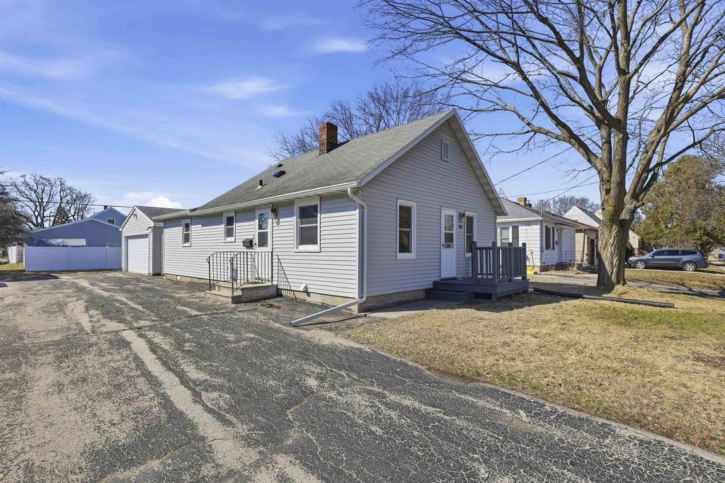 Photo of 1001 W Grant STREET, Appleton, WI 54914 (MLS # 50323248)