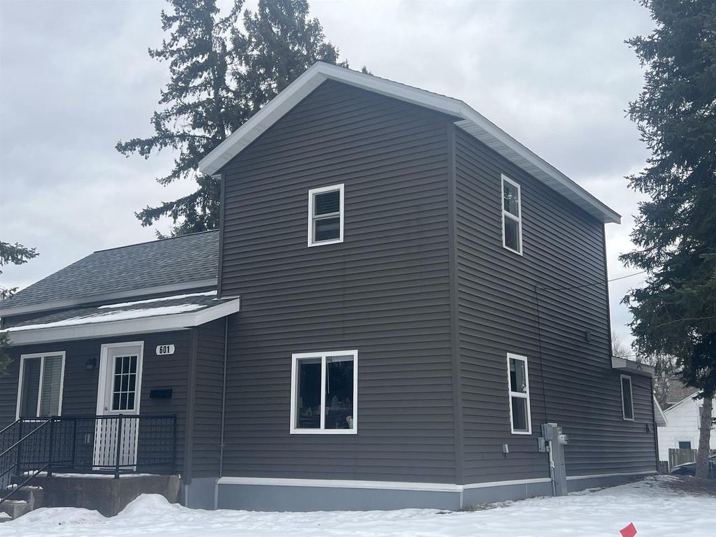 Photo of 601 5th AVENUE, Stevens Point, WI 54481 (MLS # 22600508)