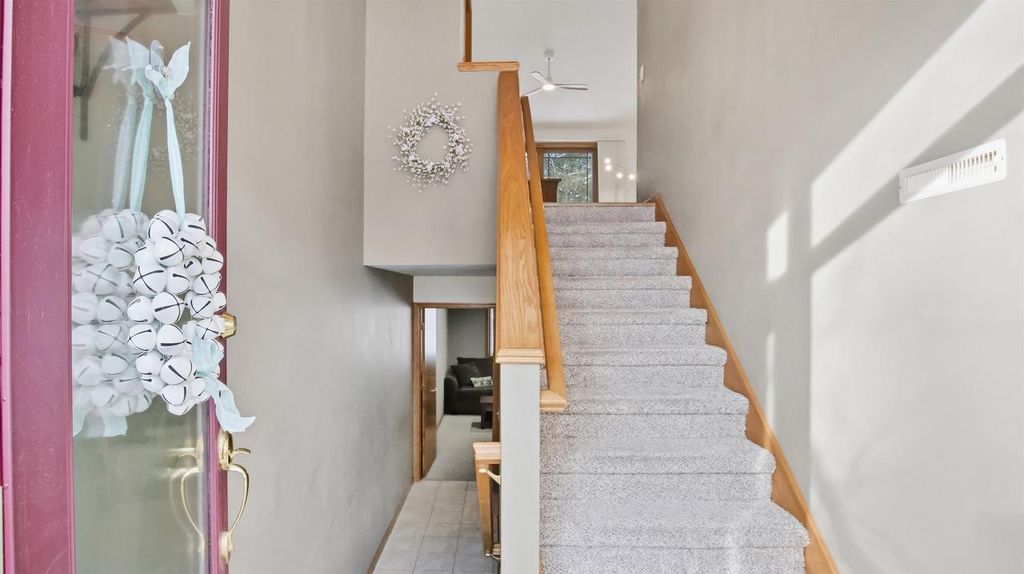 Photo of 31 Deer Point TRAIL, Madison, WI 53719 (MLS # 2011402)