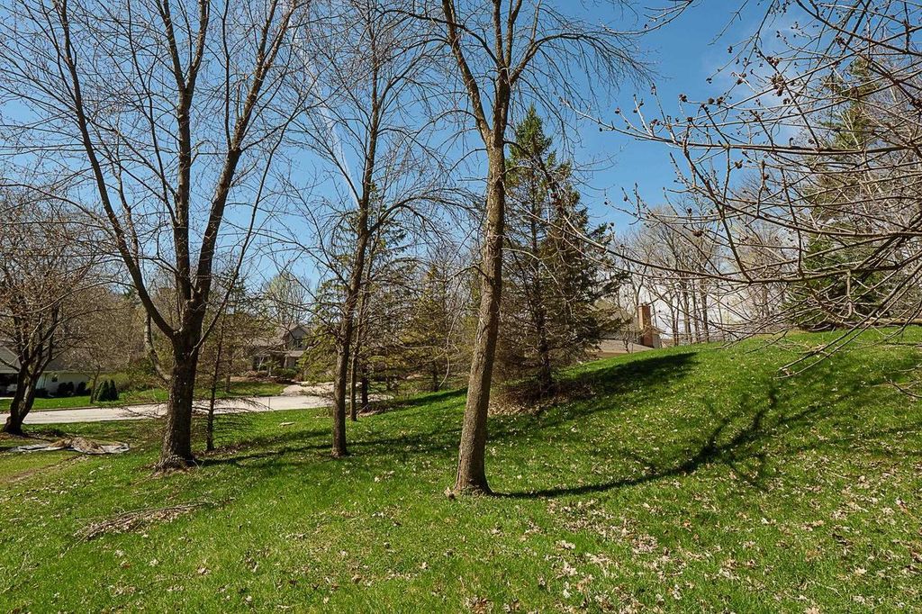 Photo of Wood Oaks CIRCLE, Green Bay, WI 54302 (MLS # 50326461)