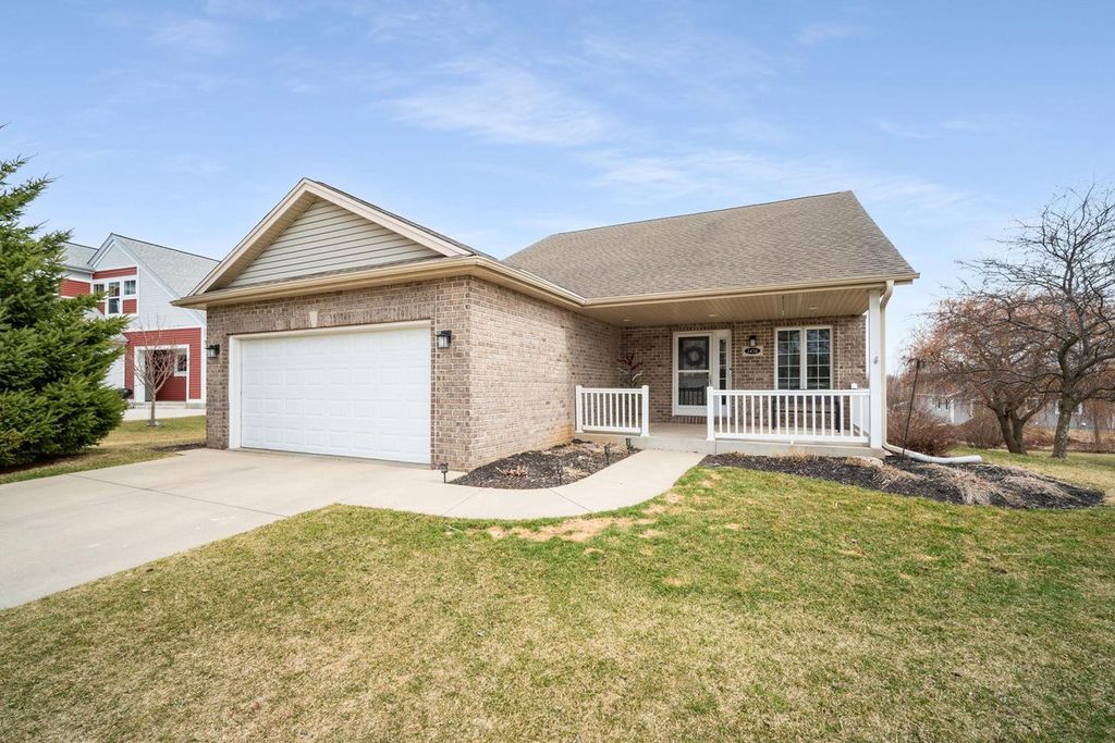 Photo of 1456 Dovetail DRIVE, Hartford, WI 53027 (MLS # 1957212)