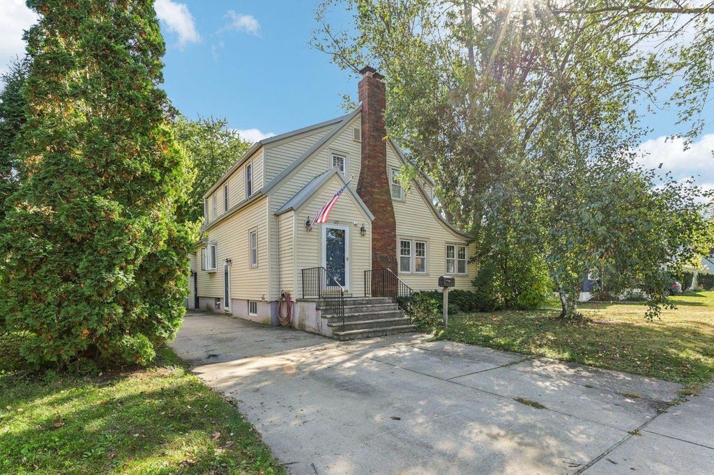 Photo of 325 Warren AVENUE, Reedsburg, WI 53959 (MLS # 2010046)