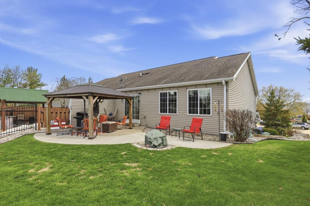 Photo of 922 Denise COURT, Kaukauna, WI 54130 (MLS # 50324652)