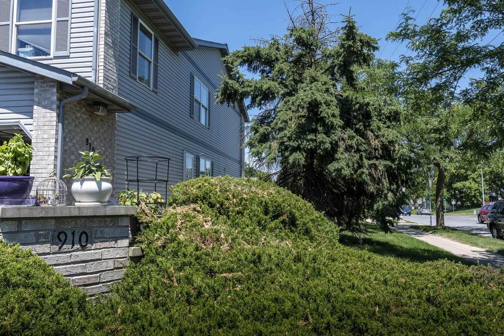 Photo of 6868 W Kathleen COURT #6870, Franklin, WI 53132 (MLS # 1938742)