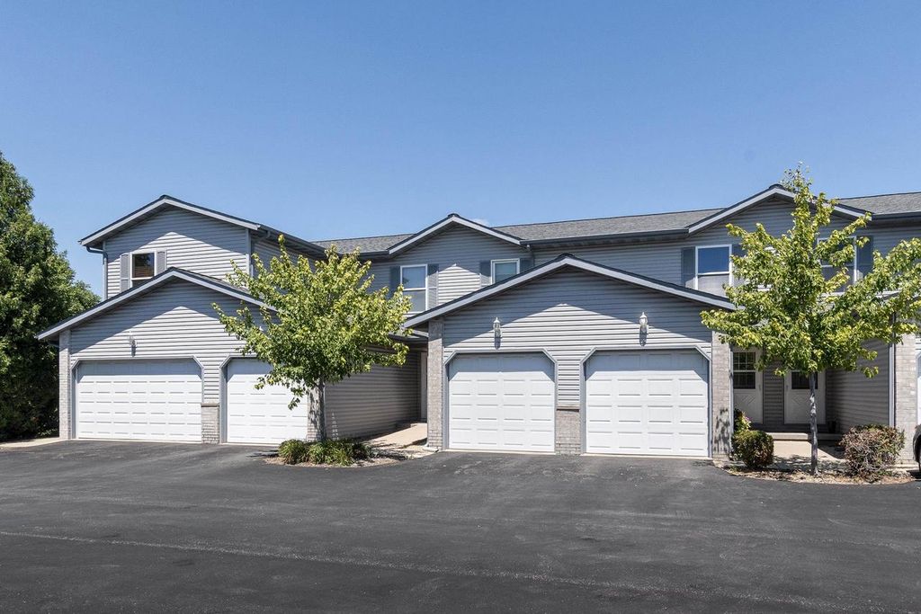 Photo of 6868 W Kathleen COURT #6870, Franklin, WI 53132 (MLS # 1938742)