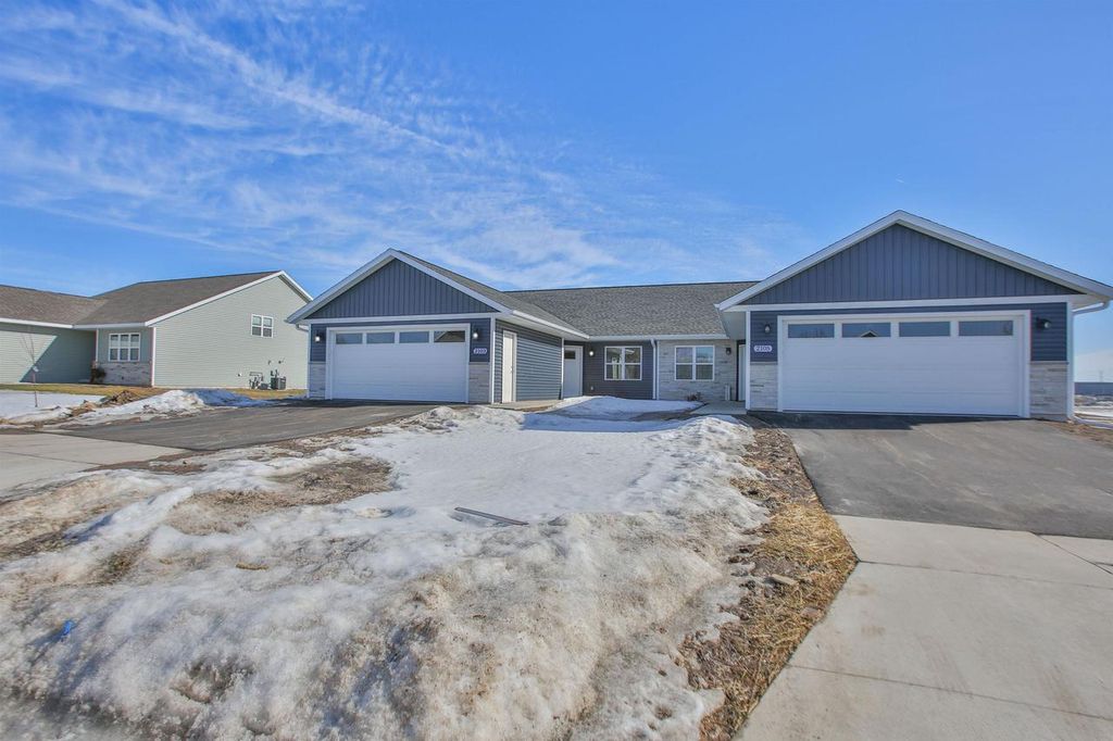 Photo of 2103 S Ironwood AVENUE #GR44, Marshfield, WI 54449 (MLS # 22505848)