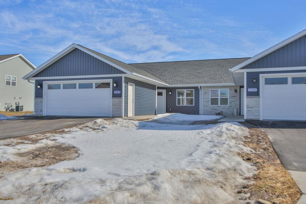 Photo of 2103 S Ironwood AVENUE #GR44, Marshfield, WI 54449 (MLS # 22505848)