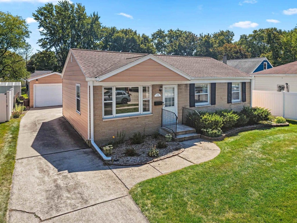 Photo of 1739 12th AVENUE, Green Bay, WI 54304 (MLS # 50331652)