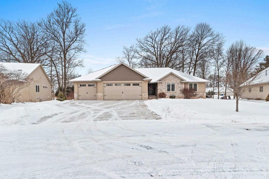 Photo of 448 Meadow Wind DRIVE, Green Bay, WI 54311 (MLS # 50320638)