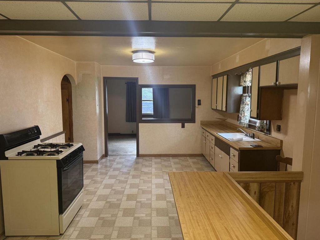 Photo of 1711 Grove STREET, Oshkosh, WI 54901 (MLS # 50328130)