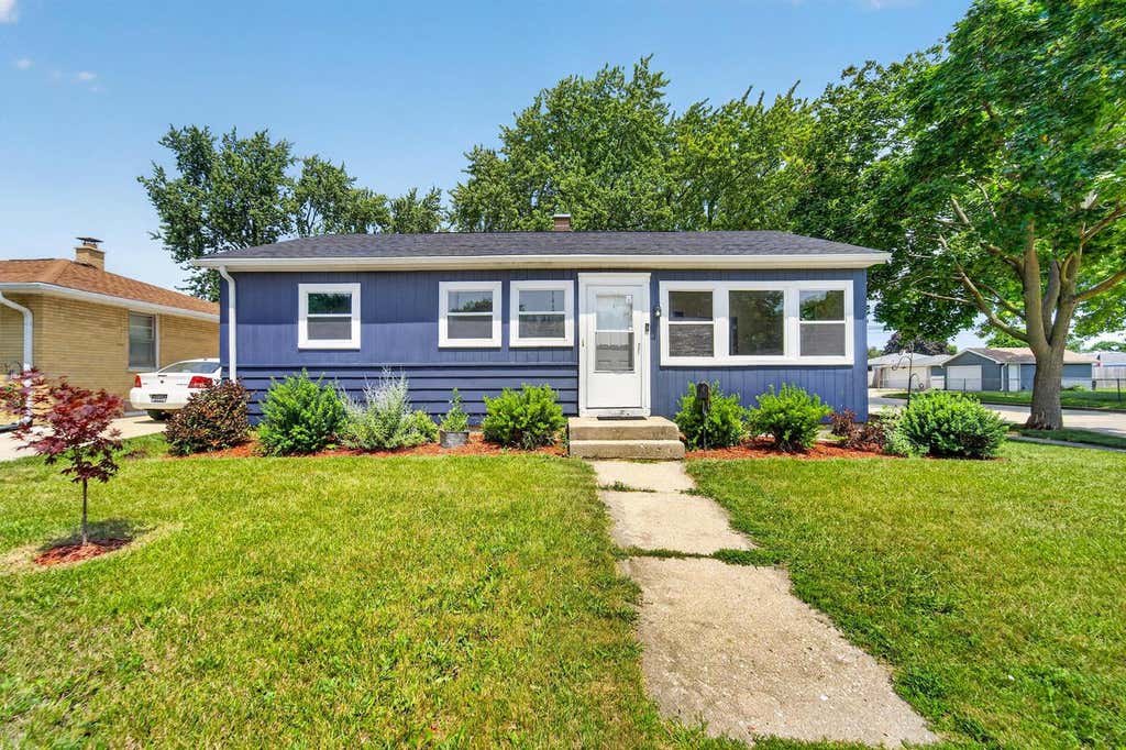 Photo of 1802 25th STREET, Kenosha, WI 53140 (MLS # 1972325)