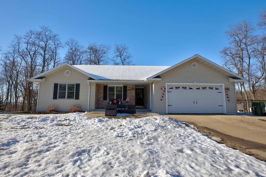Photo of 2245 Sunset DRIVE, Reedsburg, WI 53959 (MLS # 2013985)