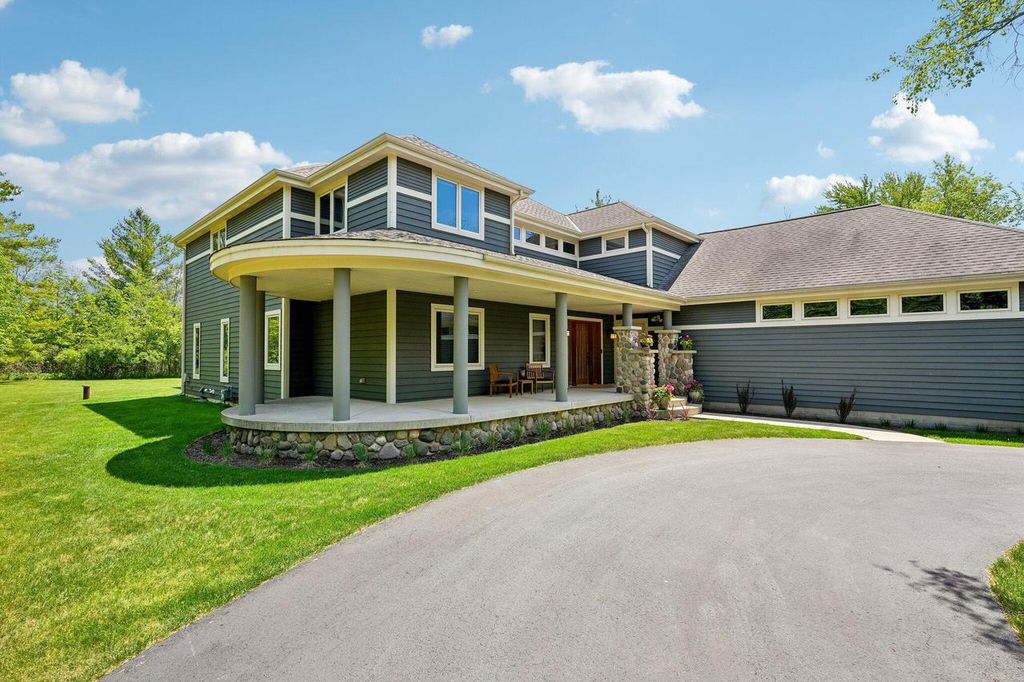 Photo of 12302 N Madero DRIVE, Mequon, WI 53092 (MLS # 1963528)