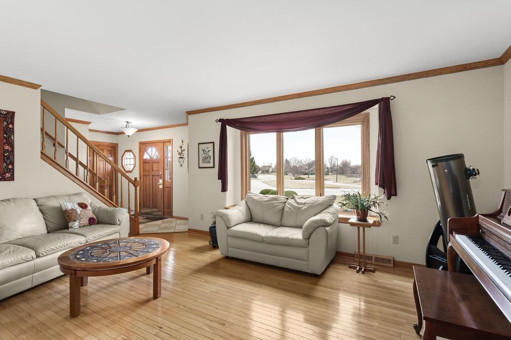 Photo of N106W14764 Harrison CIRCLE, Germantown, WI 53022 (MLS # 1955571)