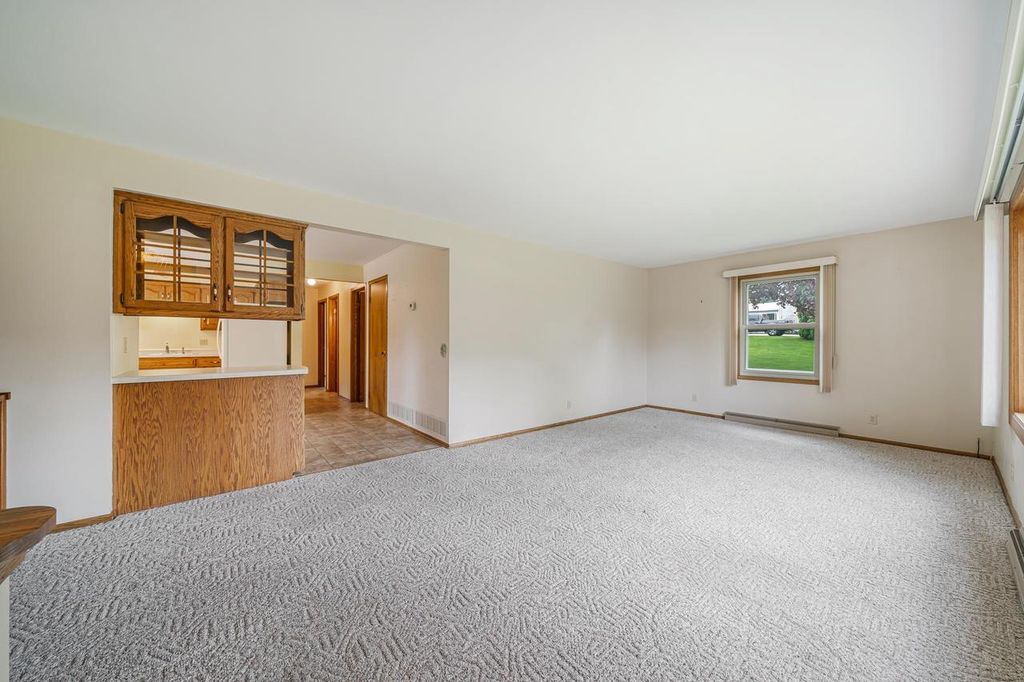 Photo of 324 S Parkway DRIVE, Brillion, WI 54110 (MLS # 50325916)