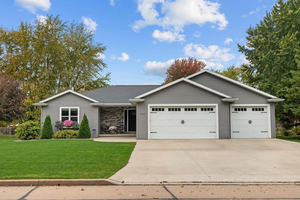 Photo of 3421 N Association DRIVE, Appleton, WI 54914 (MLS # 50334485)