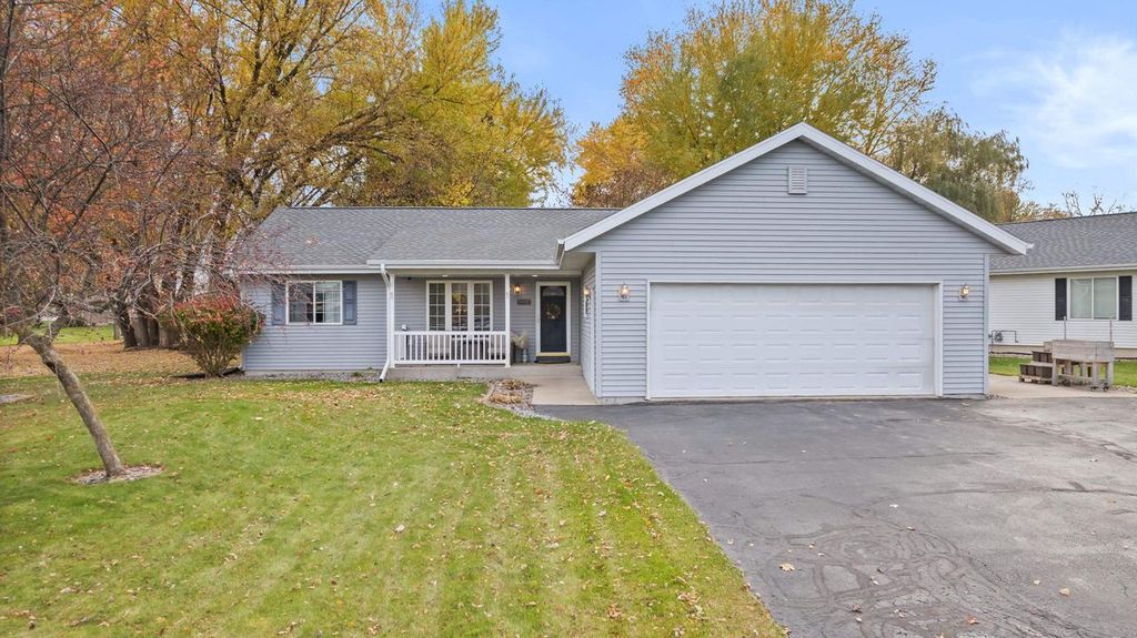 Photo of 1412 E 26th STREET, Marshfield, WI 54449 (MLS # 22505386)