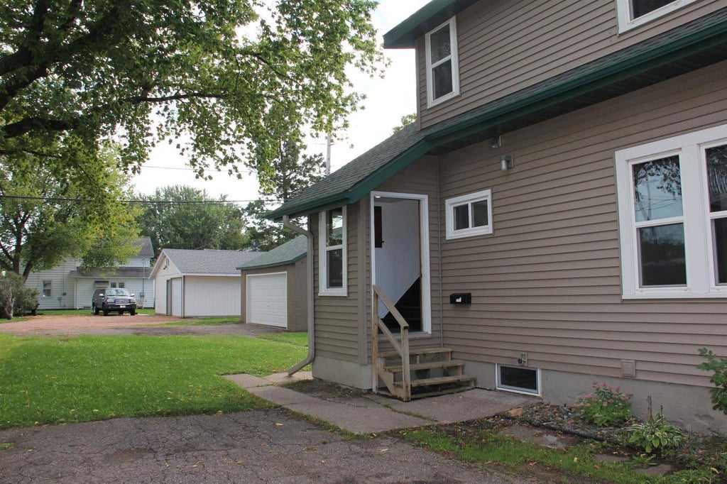 Photo of 833 &amp; 833-1/2 Henrietta STREET, Wausau, WI 54403 (MLS # 22604487)