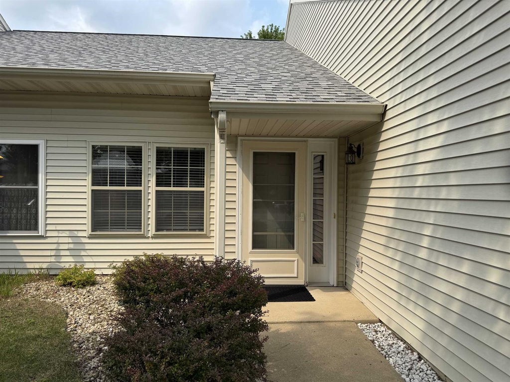 Photo of 569 E Slifer STREET #2, Portage, WI 53901 (MLS # 2030930)