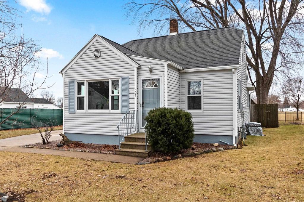 Photo of 525 Dutton AVENUE, Green Bay, WI 54304 (MLS # 50322981)