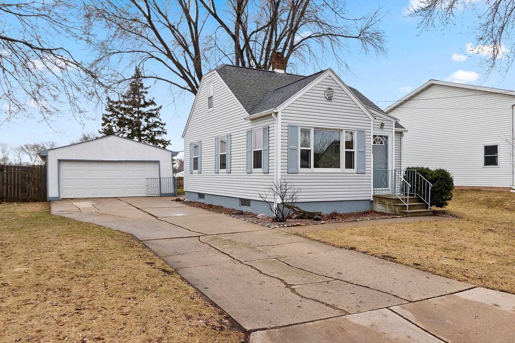 Photo of 525 Dutton AVENUE, Green Bay, WI 54304 (MLS # 50322981)