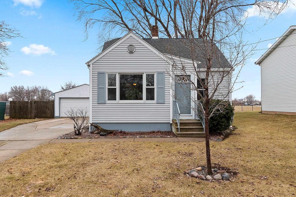 Photo of 525 Dutton AVENUE, Green Bay, WI 54304 (MLS # 50322981)
