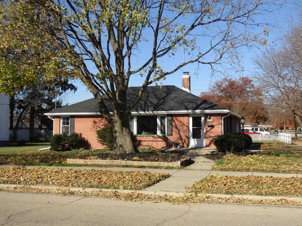 Photo of 873 Benton AVENUE, Janesville, WI 53545 (MLS # 2012529)