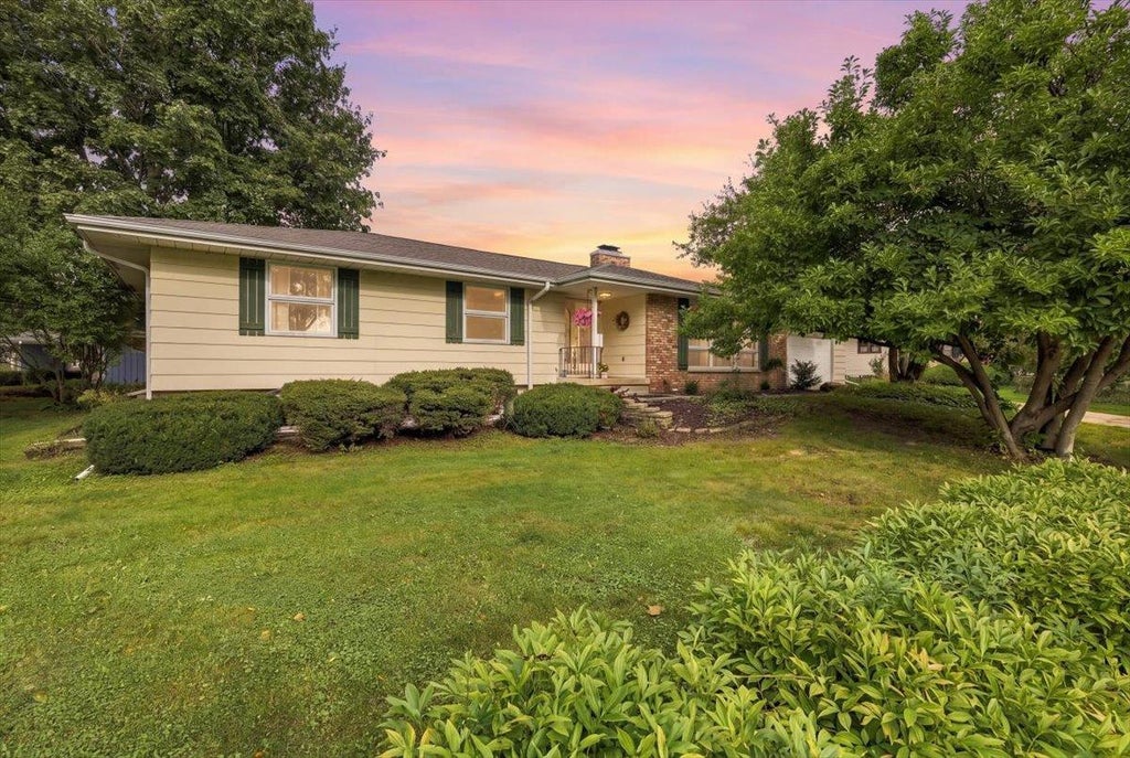Photo of 5302 Comanche WAY, Madison, WI 53704 (MLS # 2032250)