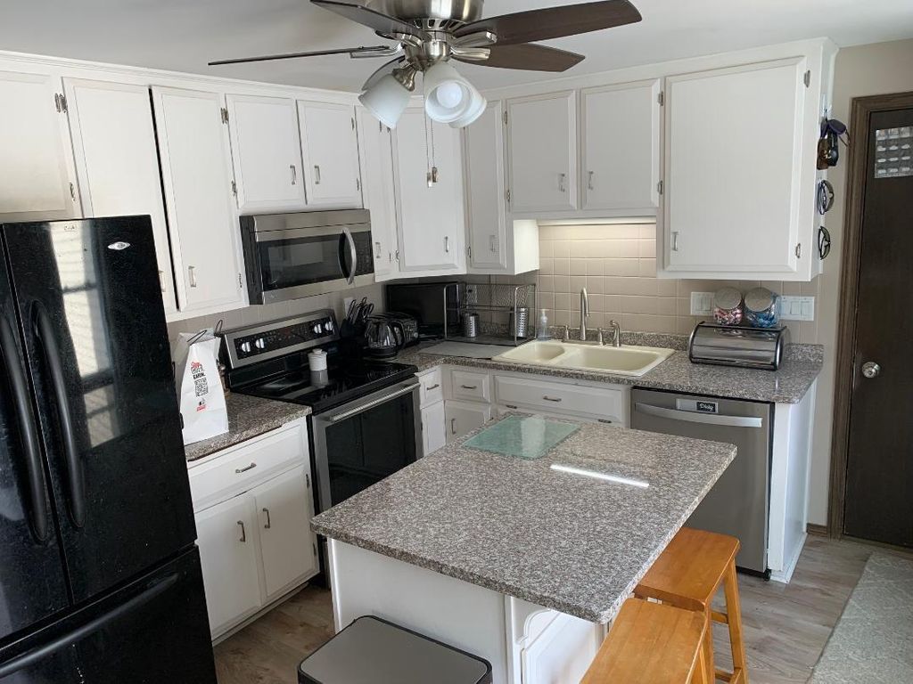 Photo of 2180 Spring Creek CIRCLE, Green Bay, WI 54311 (MLS # 50321593)