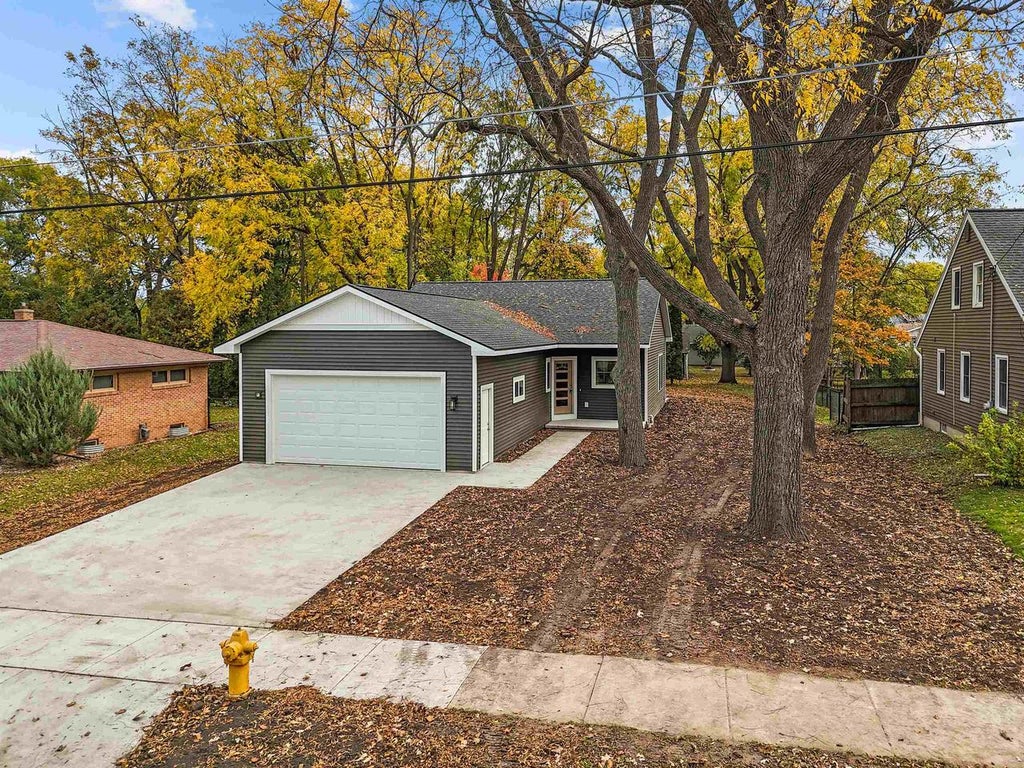 Photo of 2008 Nebraska STREET, Oshkosh, WI 54902 (MLS # 50335000)