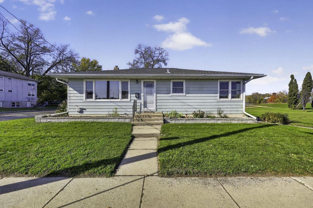 Photo of 700 S 4th STREET, Stoughton, WI 53589 (MLS # 2035023)