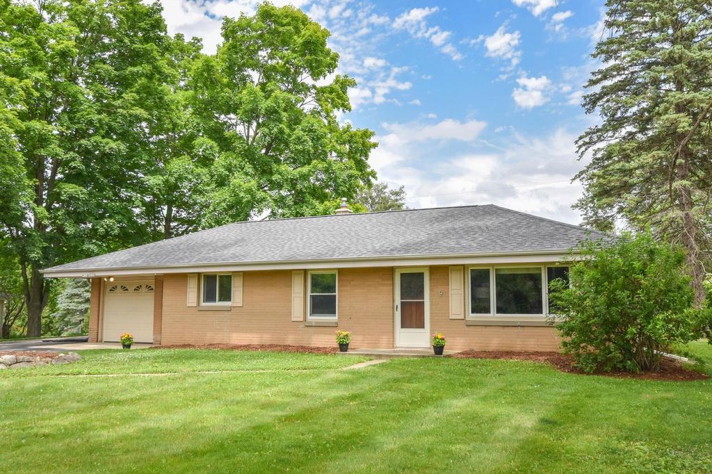 Photo of W156N8028 Pilgrim ROAD, Menomonee Falls, WI 53051 (MLS # 1969477)