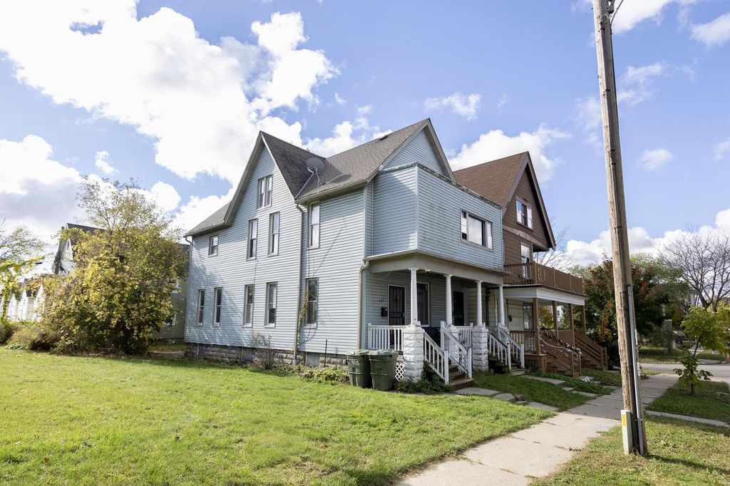 Photo of 137 W Hadley STREET #139, Milwaukee, WI 53212 (MLS # 1944928)