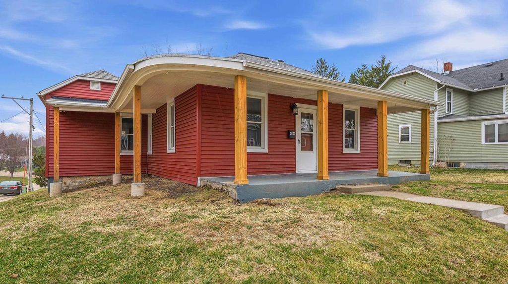 Photo of 480 W Cedar STREET, Platteville, WI 53808 (MLS # 2019606)