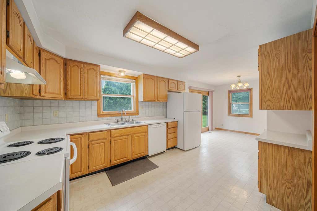 Photo of 619 Riverview DRIVE, Winneconne, WI 54986 (MLS # 50328991)