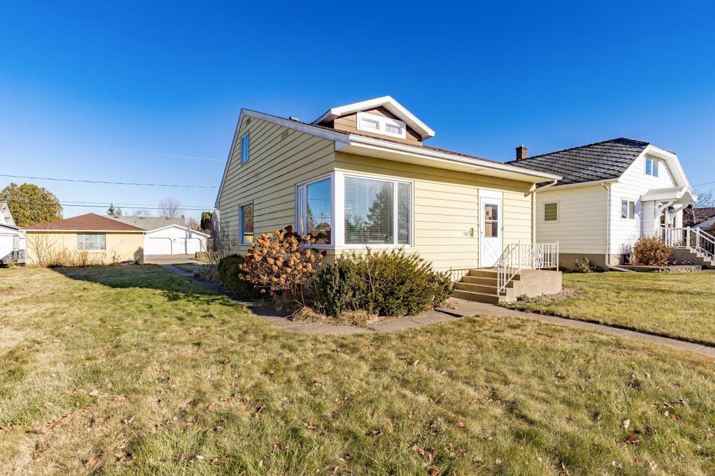 Photo of 1107 E 6th STREET, Superior, WI 54880 (MLS # 6122966)