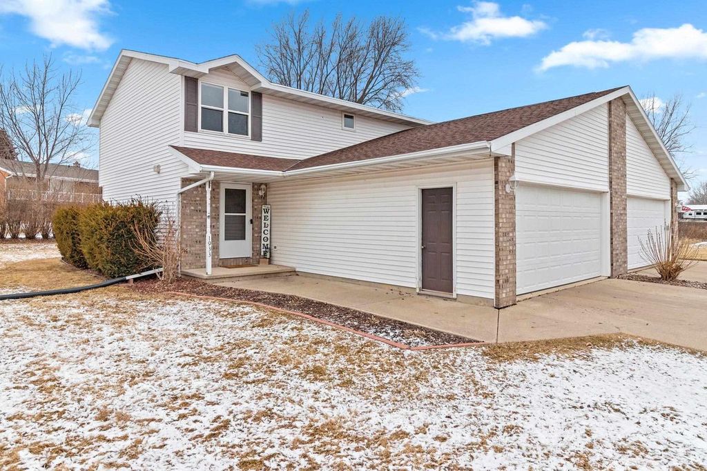 Photo of 1933 Anita COURT, Appleton, WI 54913 (MLS # 50321550)