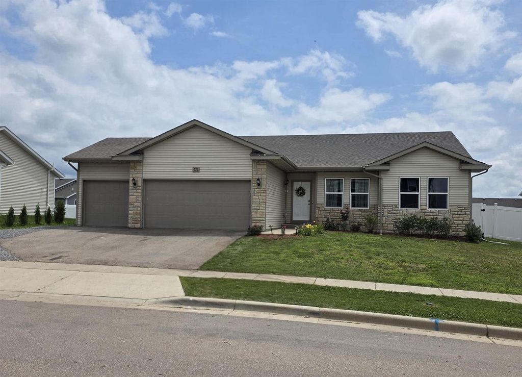 Photo of 922 Margarets WAY, Belleville, WI 53508 (MLS # 2027797)