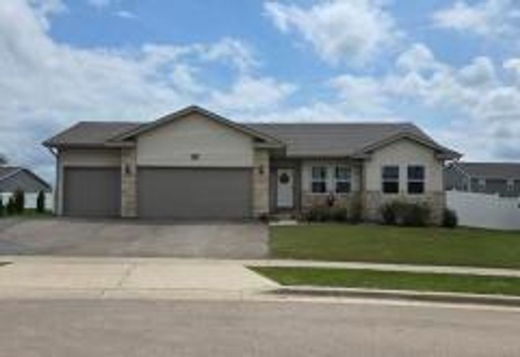 Photo of 922 Margarets WAY, Belleville, WI 53508 (MLS # 2027797)